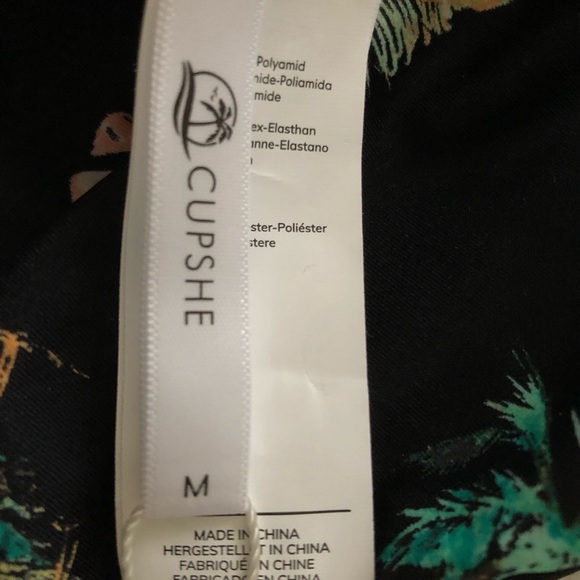 NWT Cupshe ‘Passion Modern-Cheeky Scoop’ one piece swimsuit - Size M - Picture 4 of 5